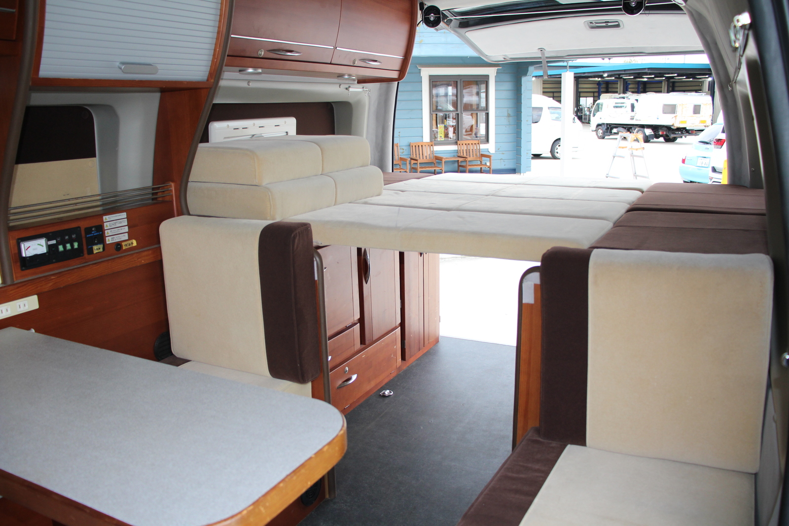 キャンピングカーバンコン