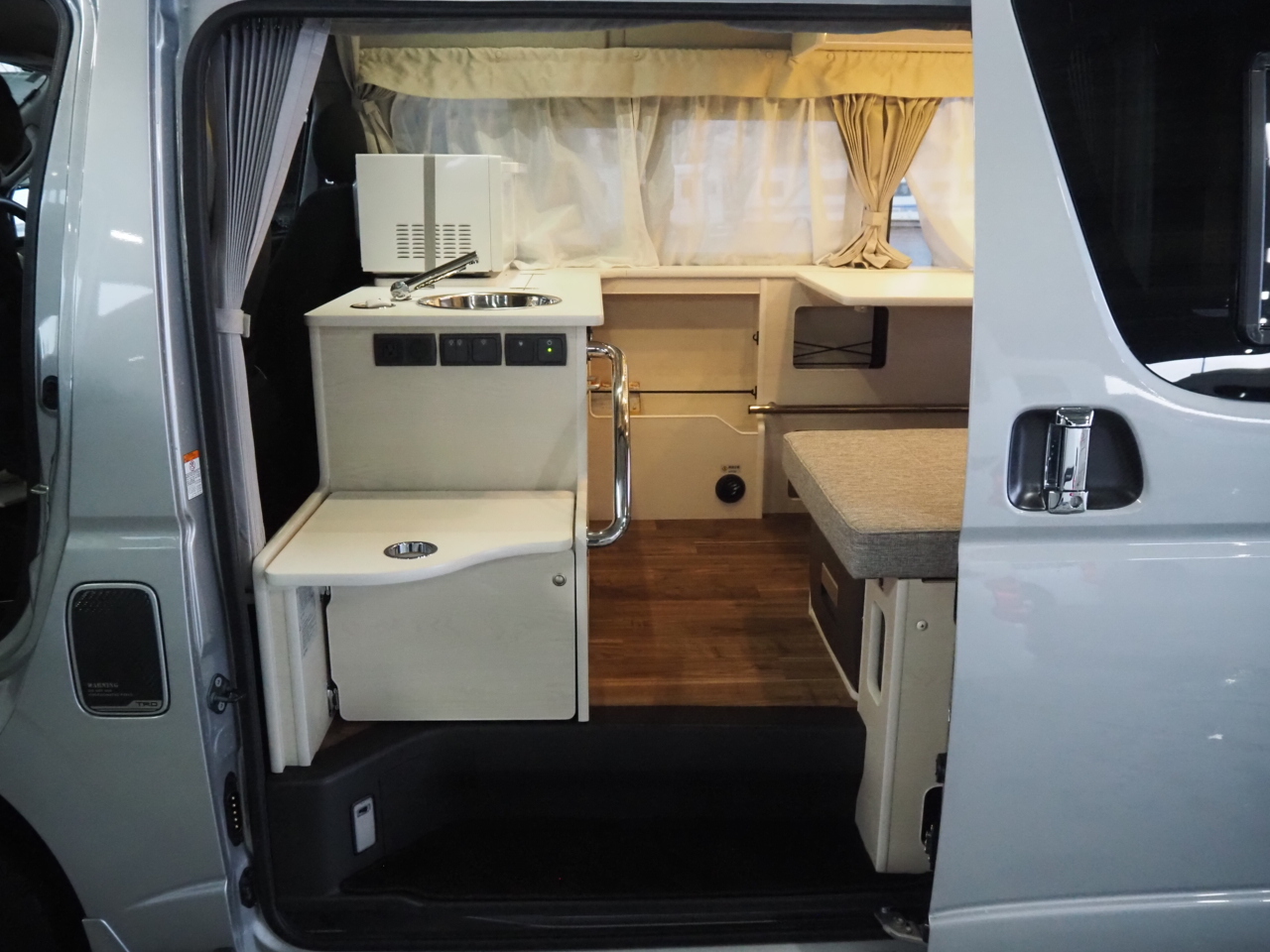 キャンピングカーバンコン