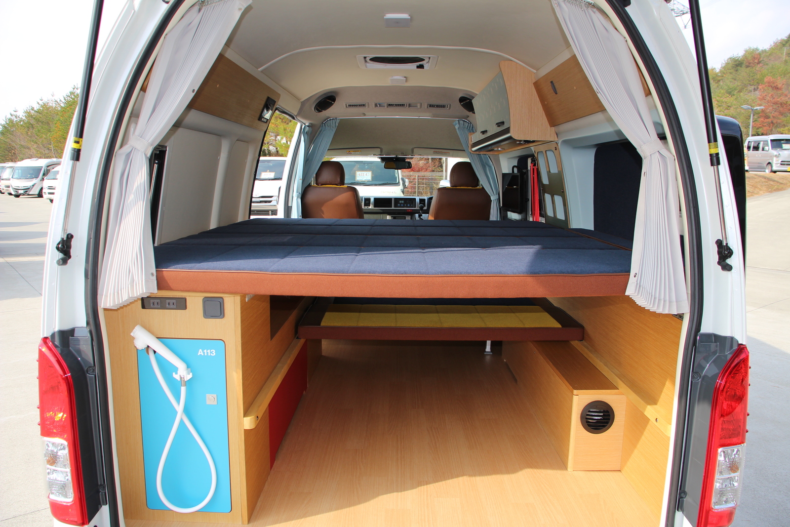 キャンピングカーバンコン