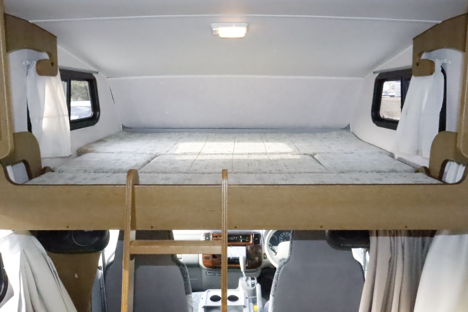 キャンピングカーキャブコン