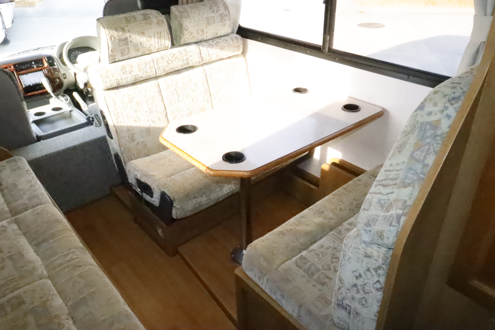 キャンピングカーキャブコン