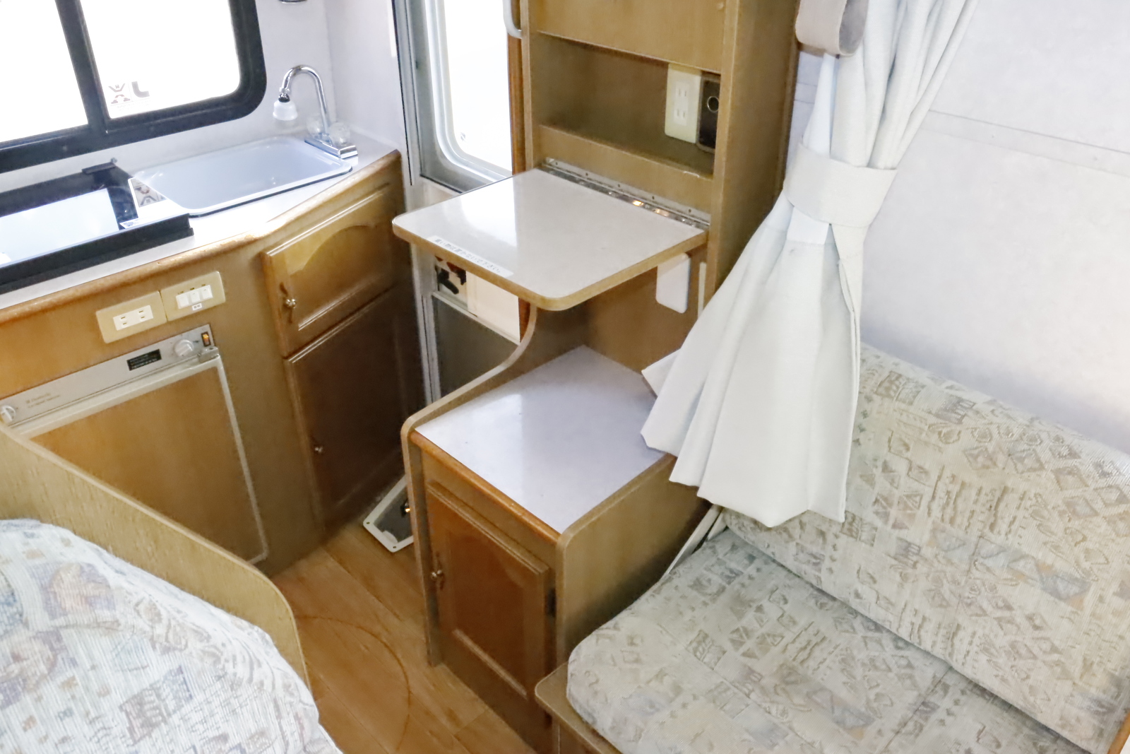 キャンピングカーキャブコン