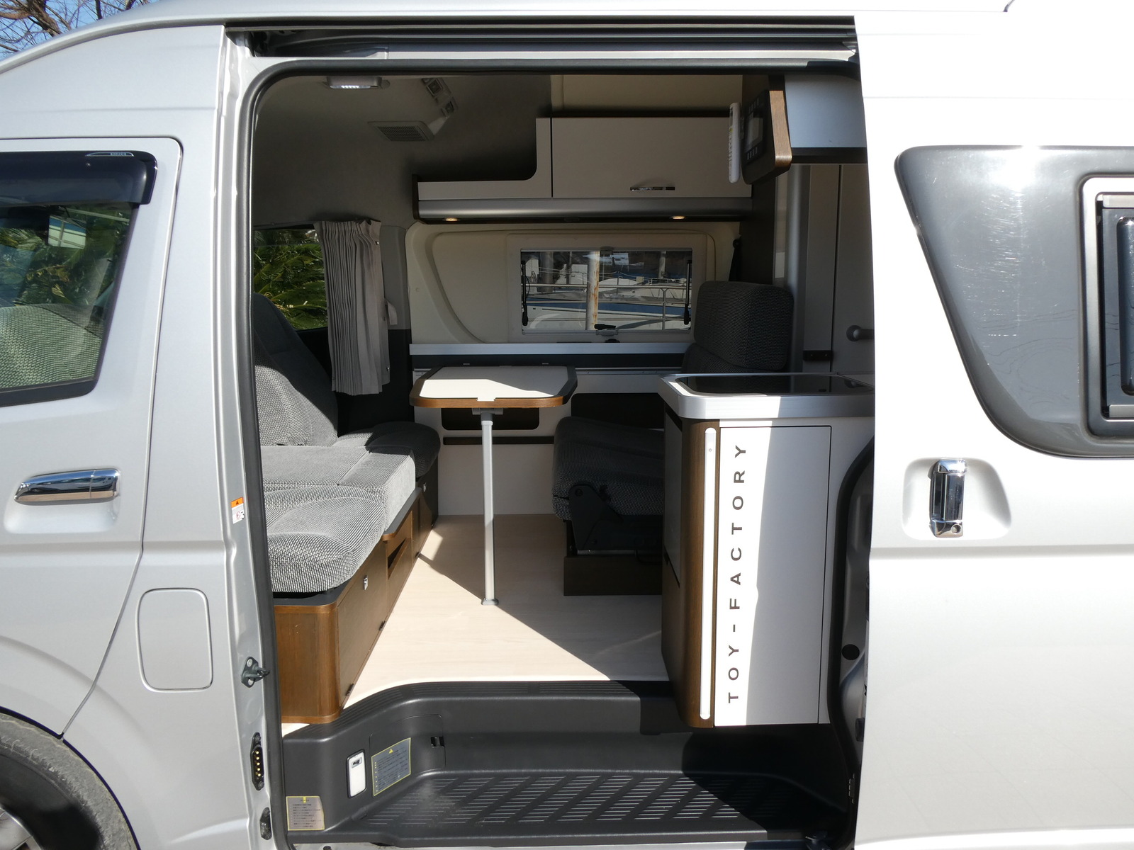 キャンピングカーバンコン