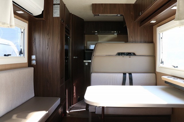 キャンピングカーキャブコン