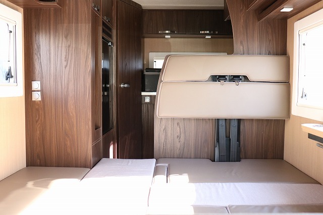 キャンピングカーキャブコン