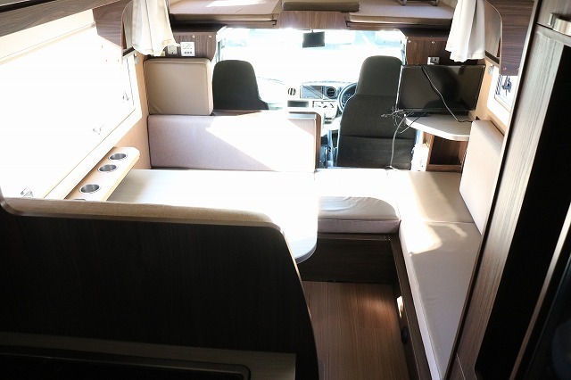 キャンピングカーキャブコン