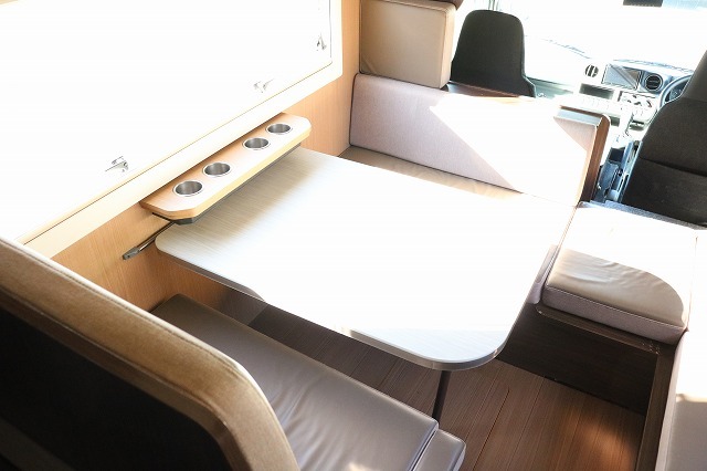 キャンピングカーキャブコン