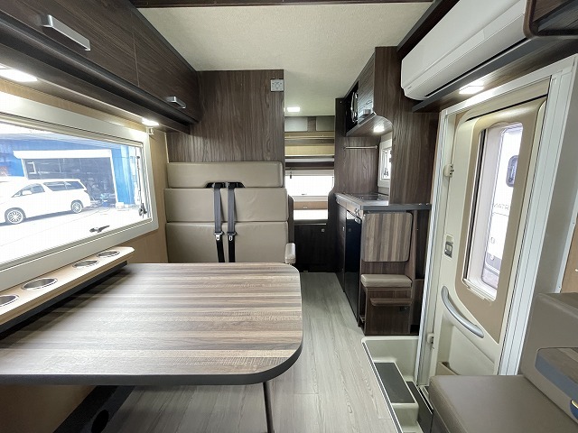 キャンピングカーキャブコン