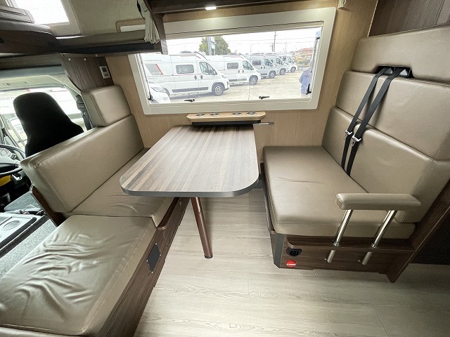 キャンピングカーキャブコン