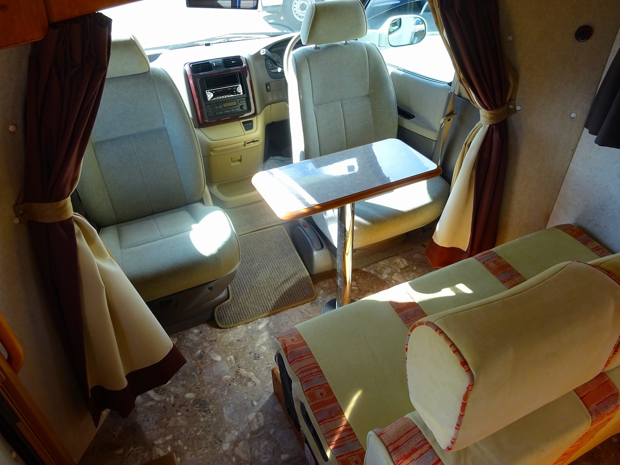 キャンピングカーキャブコン