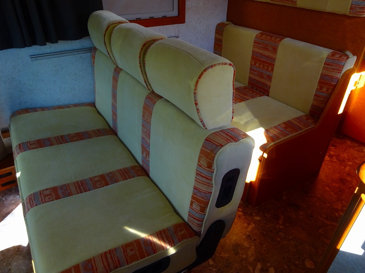 キャンピングカーキャブコン