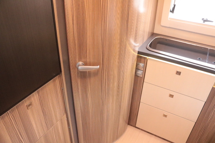 キャンピングカーキャブコン