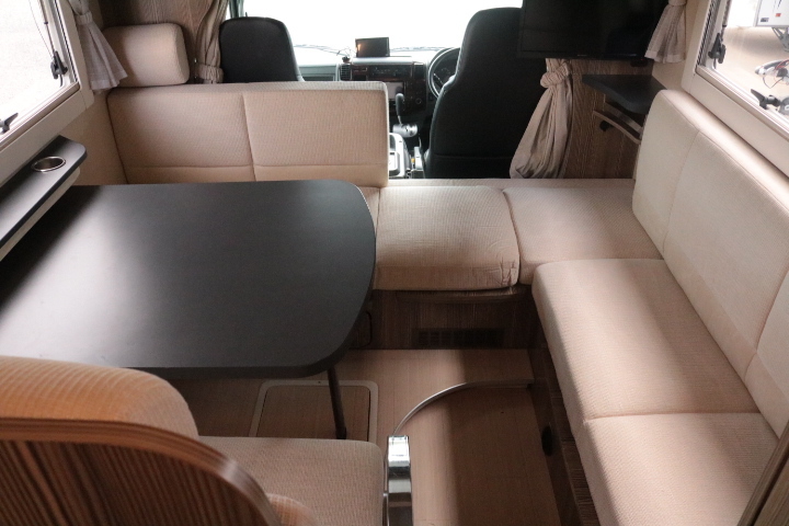 キャンピングカーキャブコン