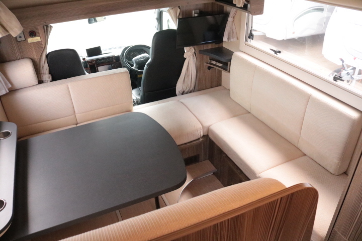 キャンピングカーキャブコン