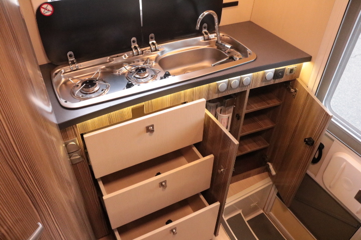 キャンピングカーキャブコン