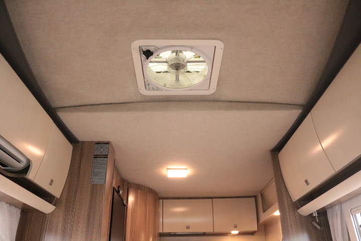 キャンピングカーキャブコン