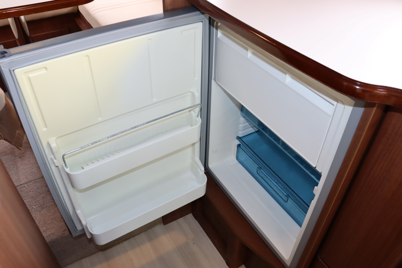 キャンピングカーバスコン