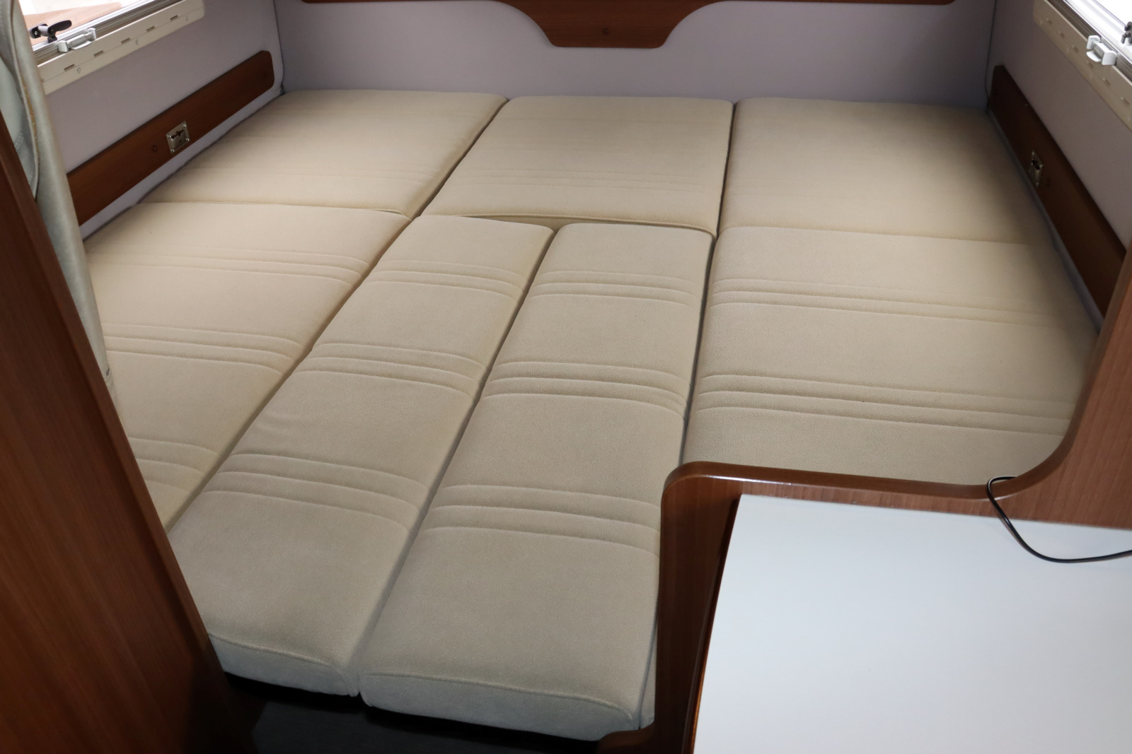 キャンピングカーバスコン