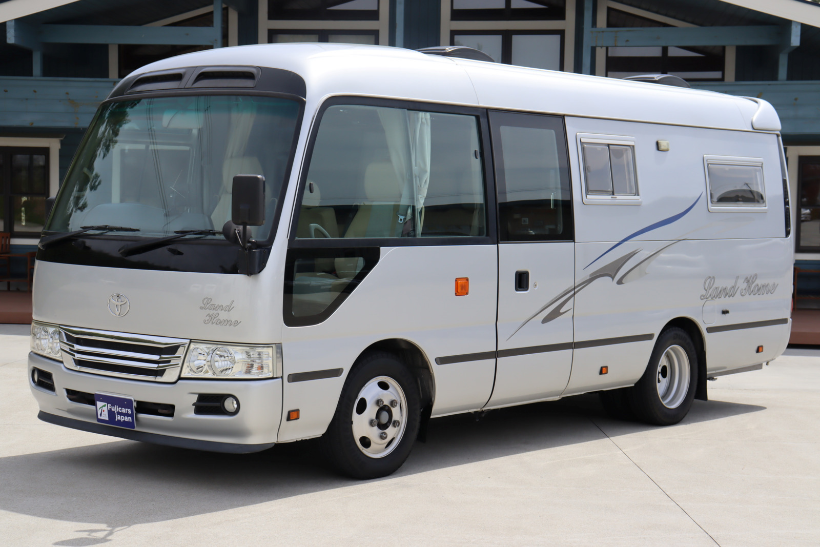 キャンピングカーバスコン