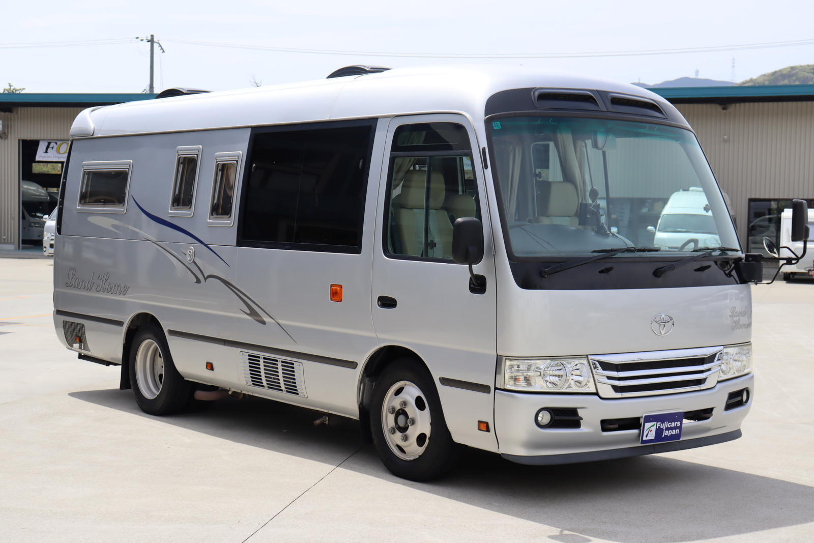 キャンピングカーバスコン