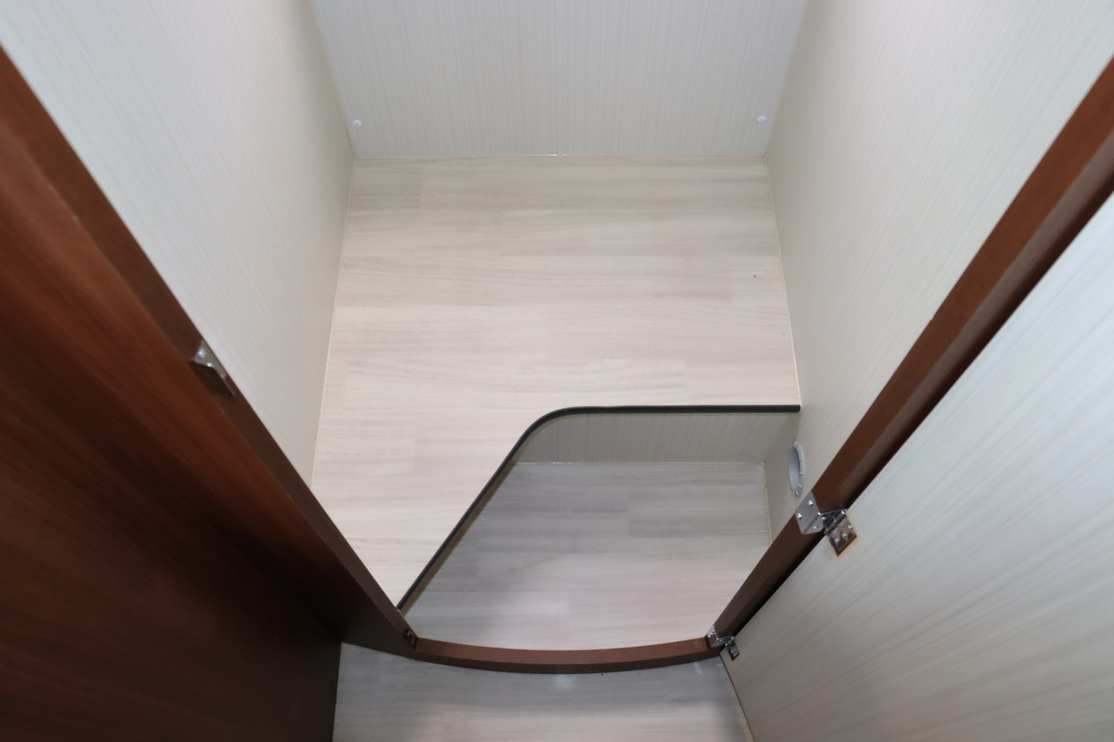 キャンピングカーバスコン