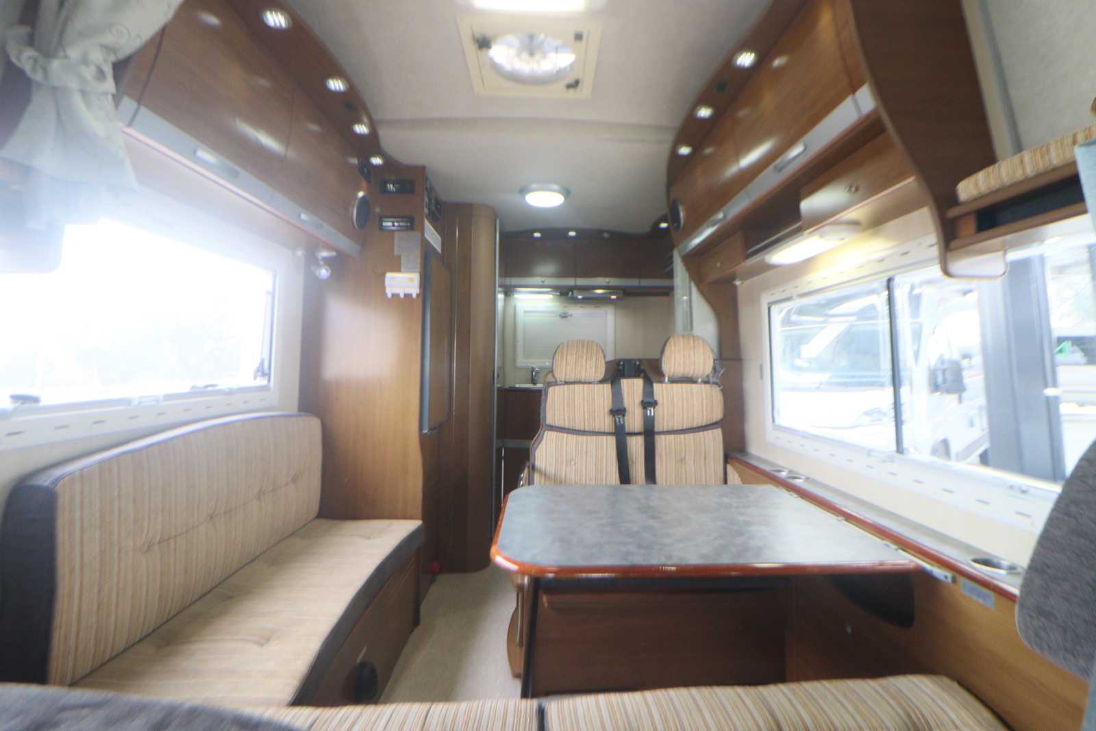 キャンピングカーキャブコン