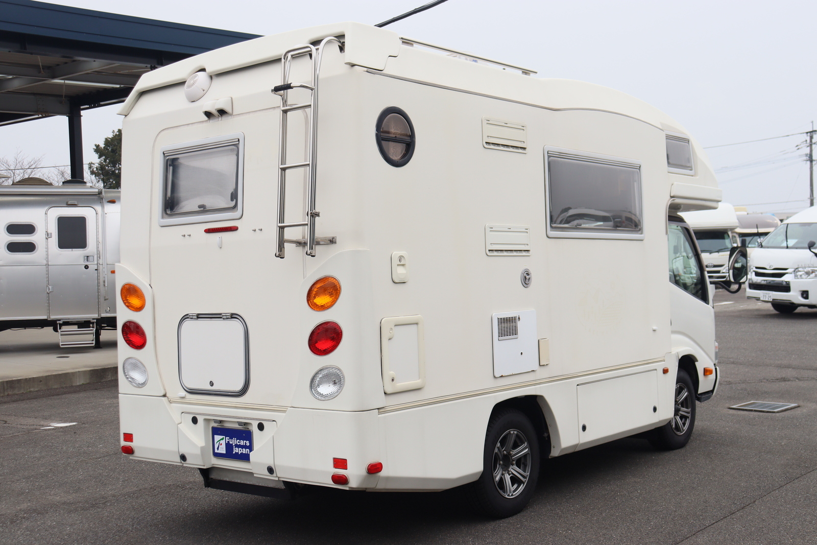 キャンピングカーキャブコン