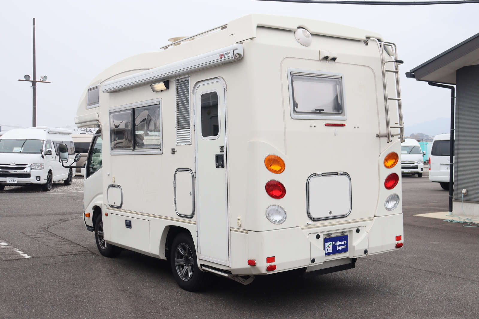 キャンピングカーキャブコン