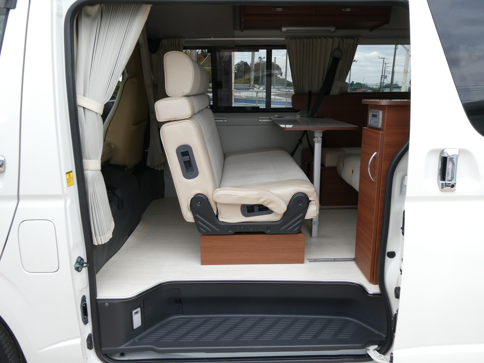 キャンピングカーバンコン