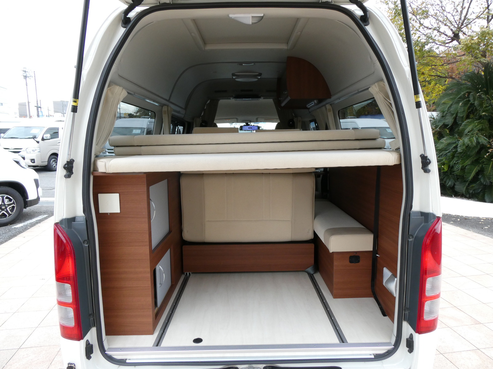 キャンピングカーバンコン