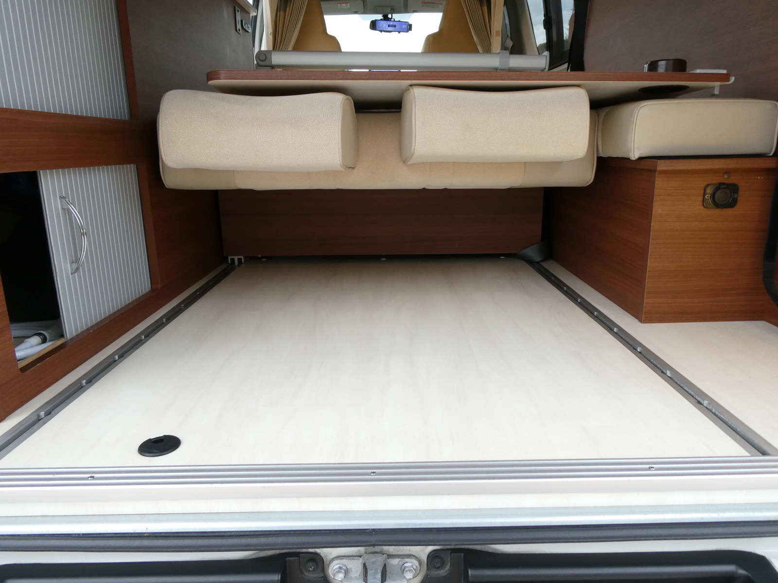 キャンピングカーバンコン