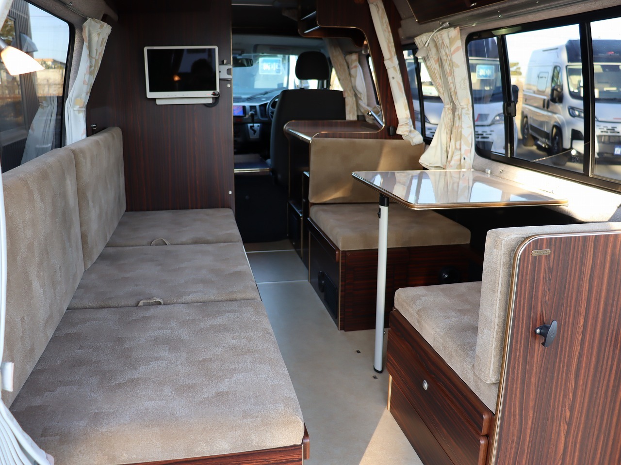 キャンピングカーバンコン