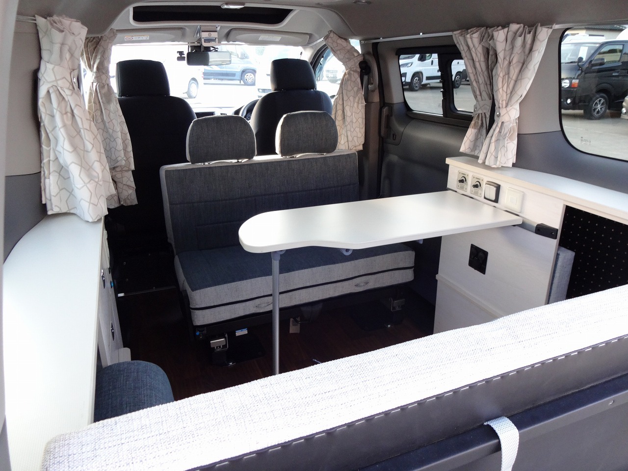 キャンピングカーバンコン