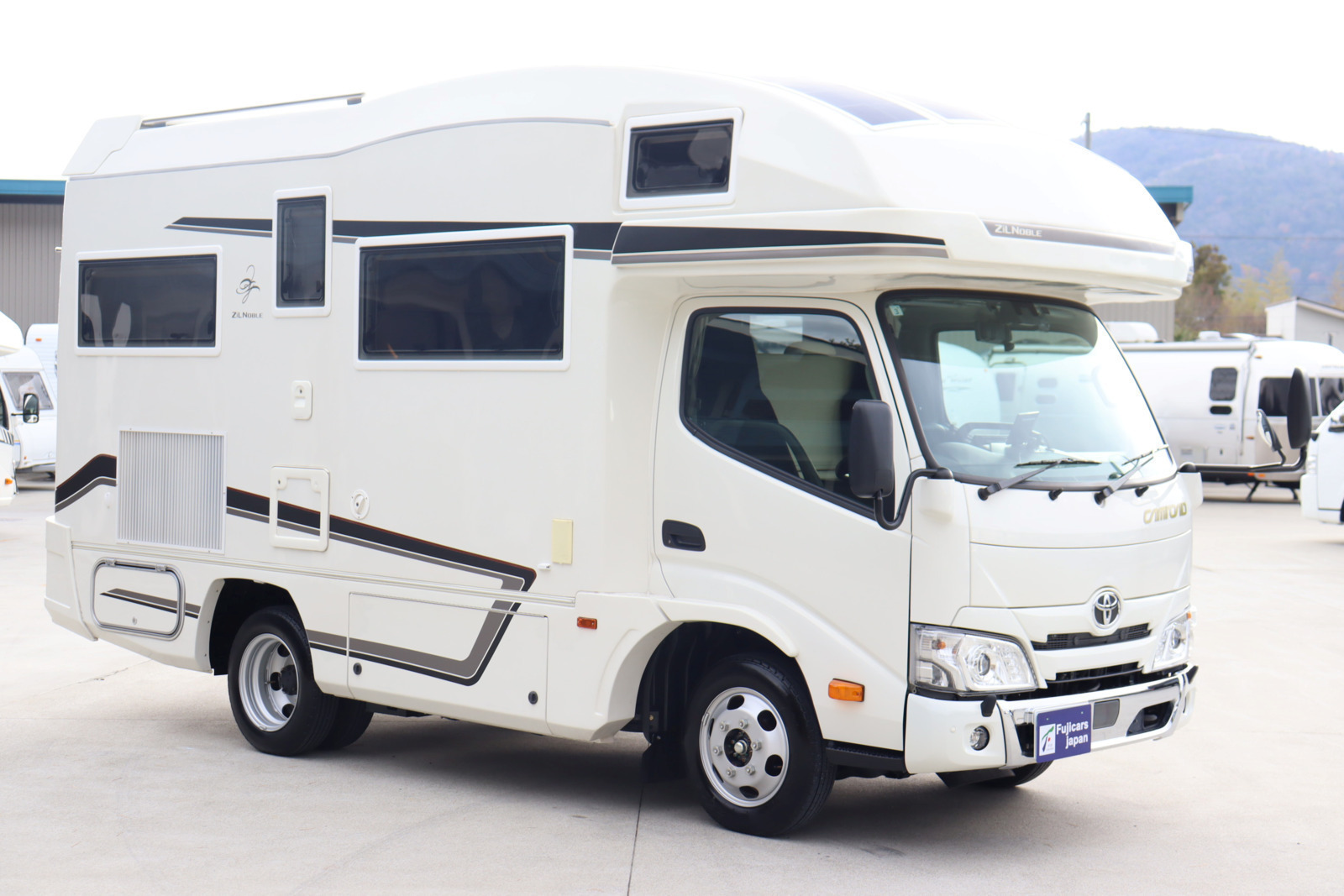 キャンピングカーキャブコン