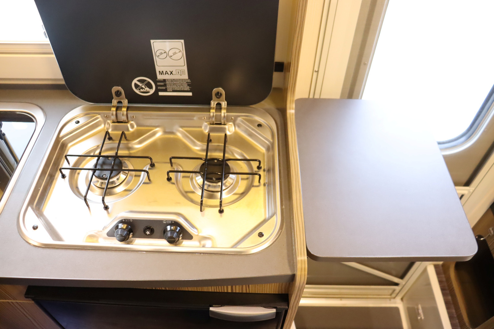 キャンピングカーキャブコン