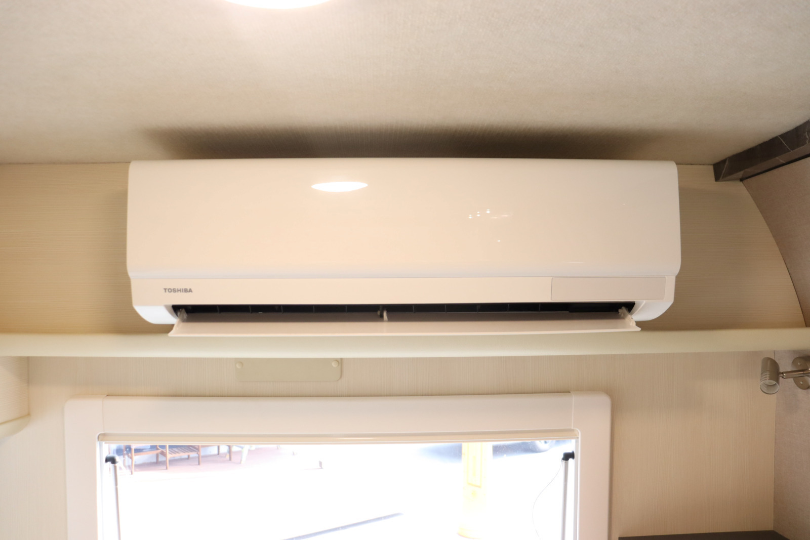 キャンピングカーキャブコン