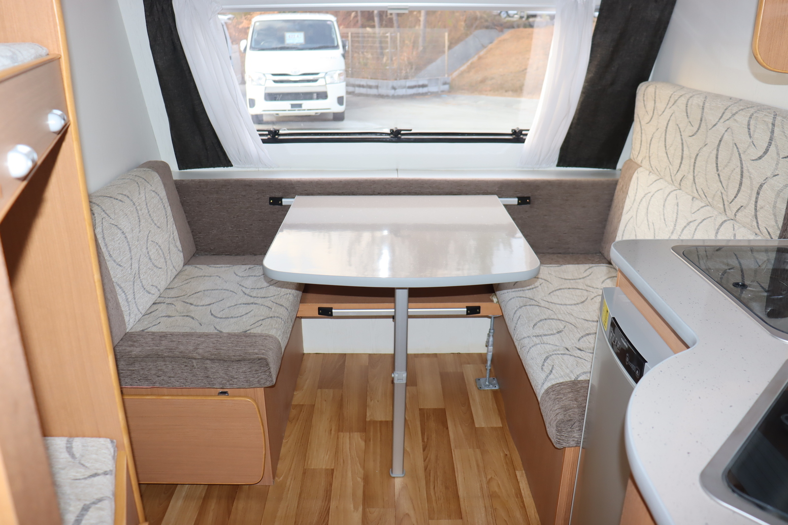 キャンピングカートレーラー