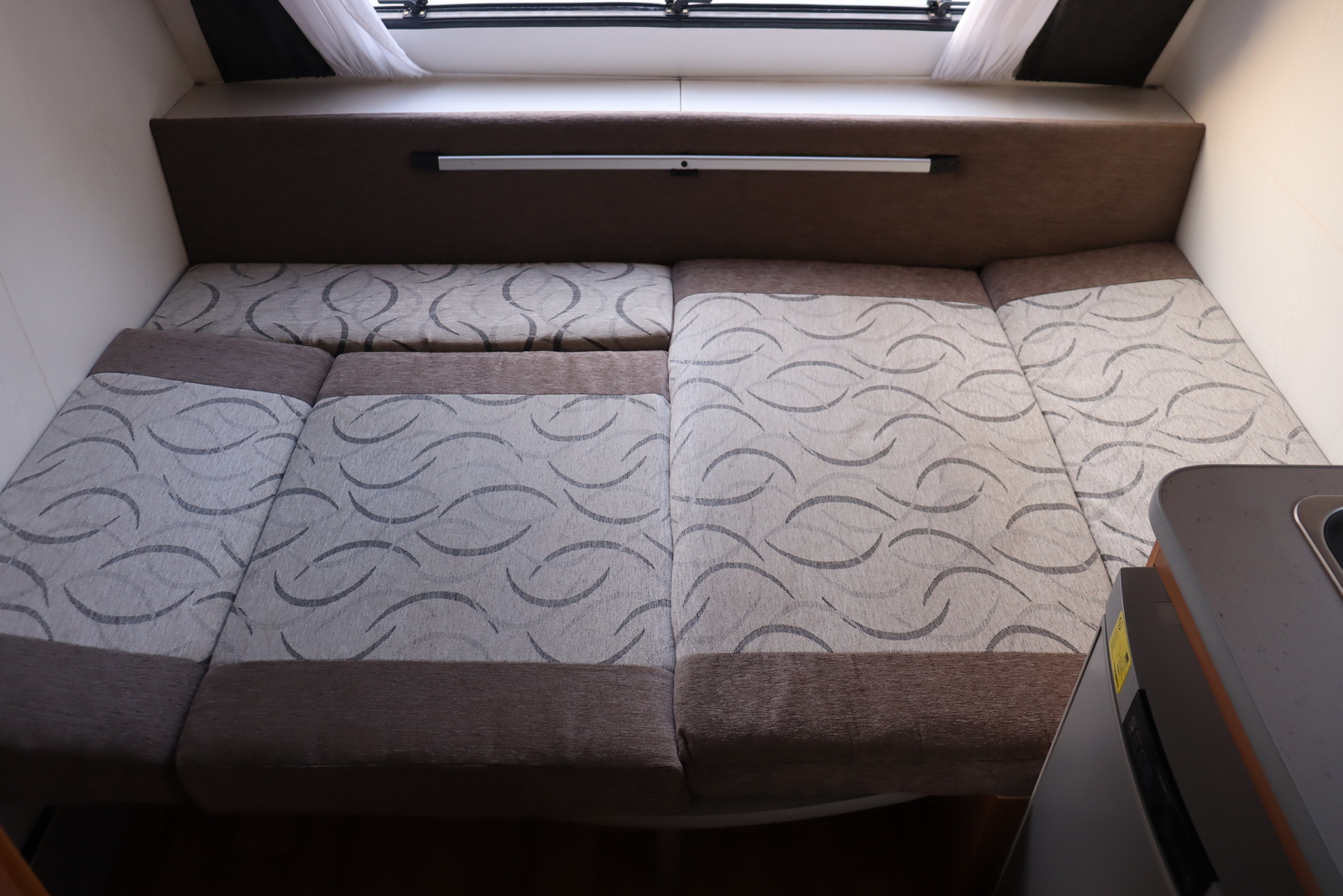 キャンピングカートレーラー