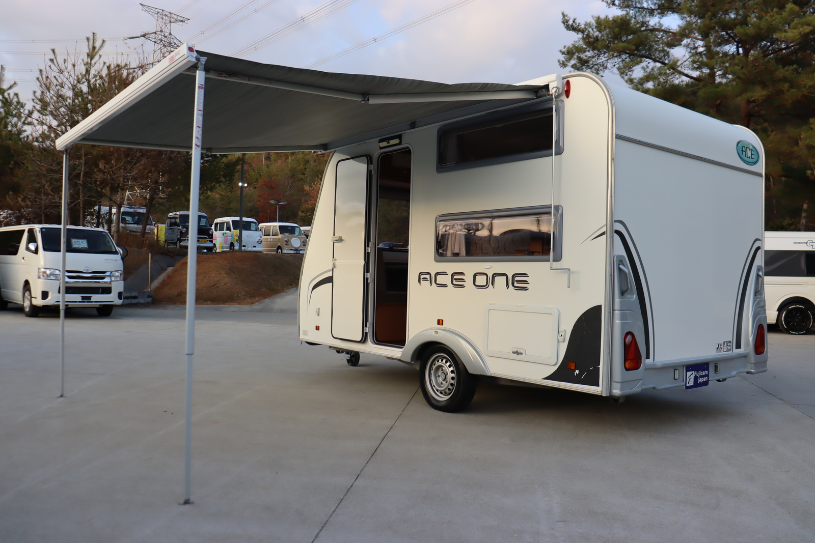 キャンピングカートレーラー