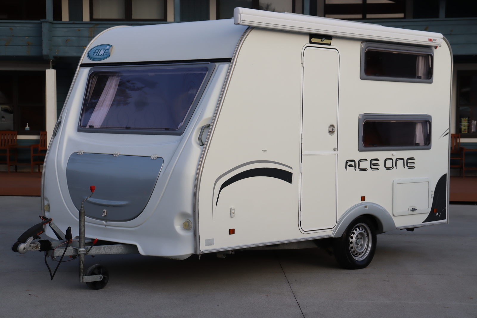 キャンピングカートレーラー