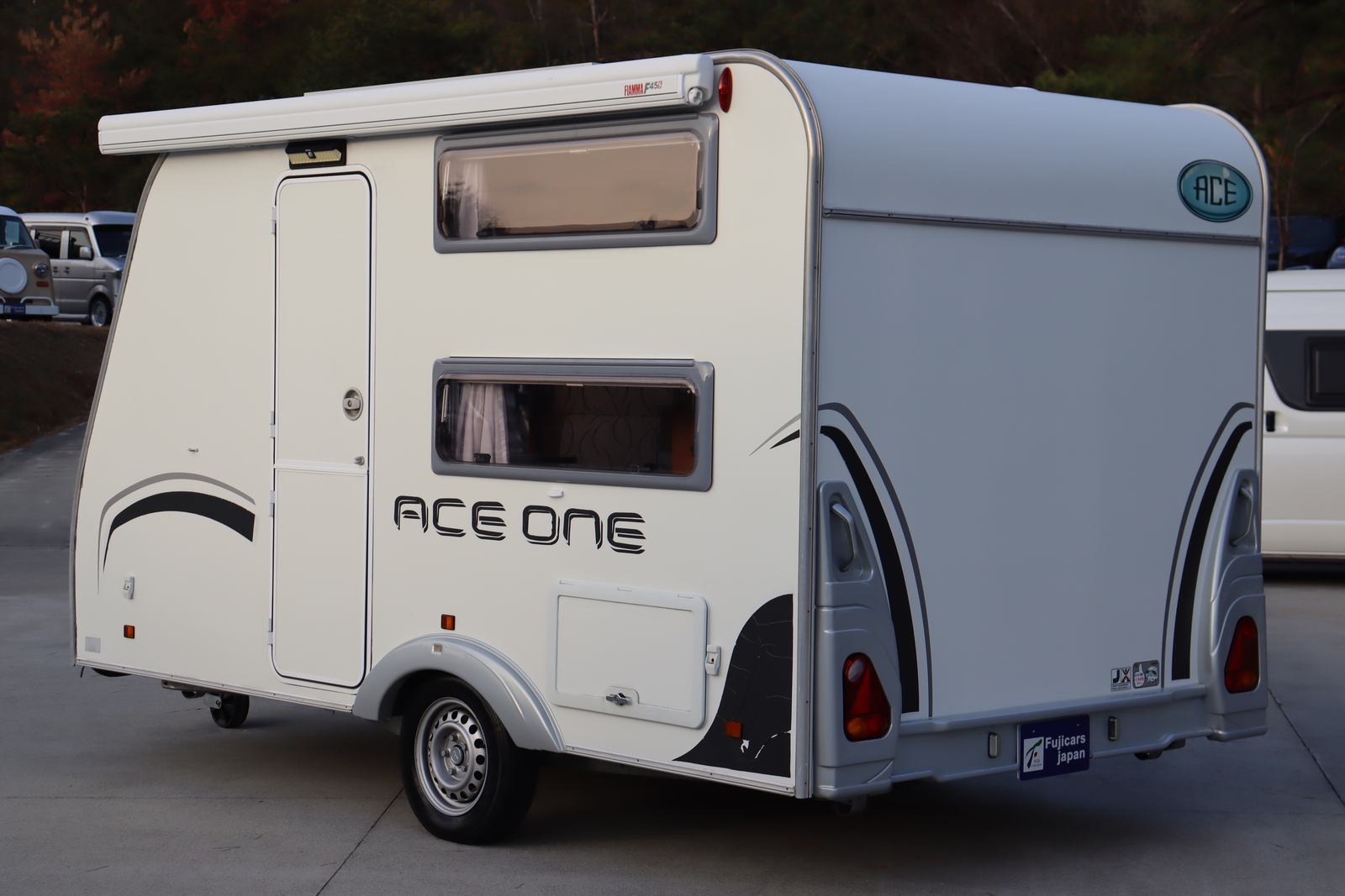 キャンピングカートレーラー