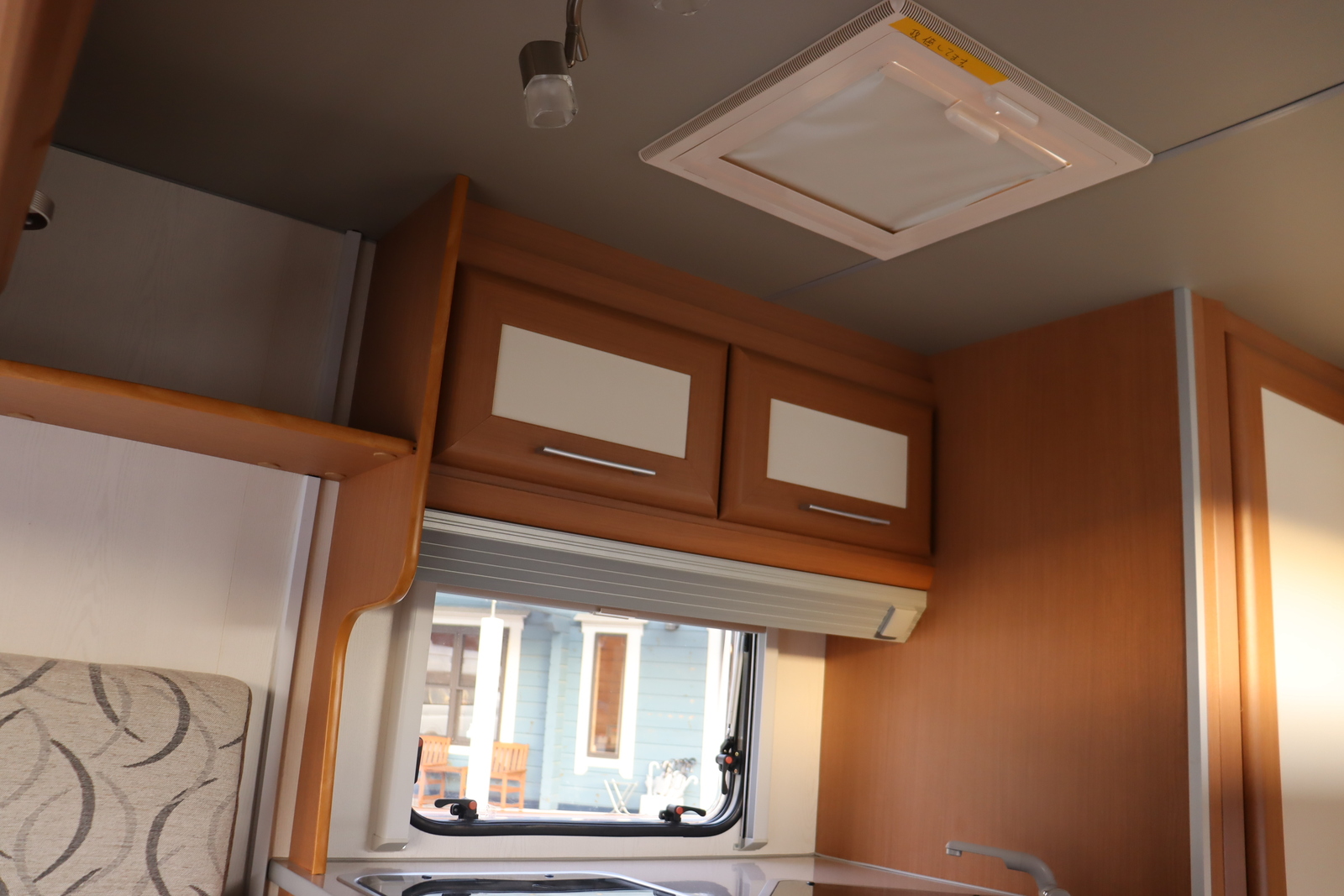 キャンピングカートレーラー