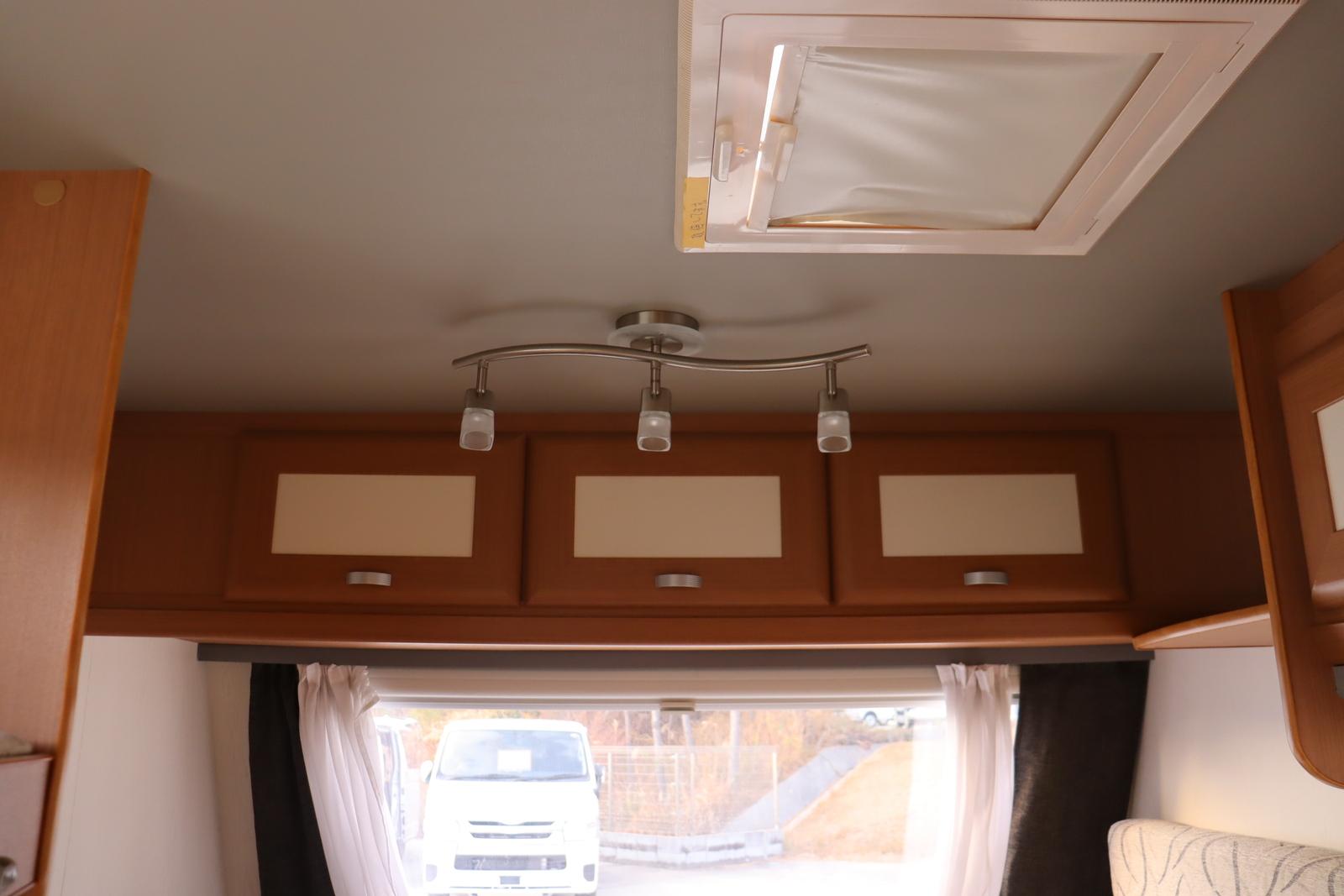 キャンピングカートレーラー