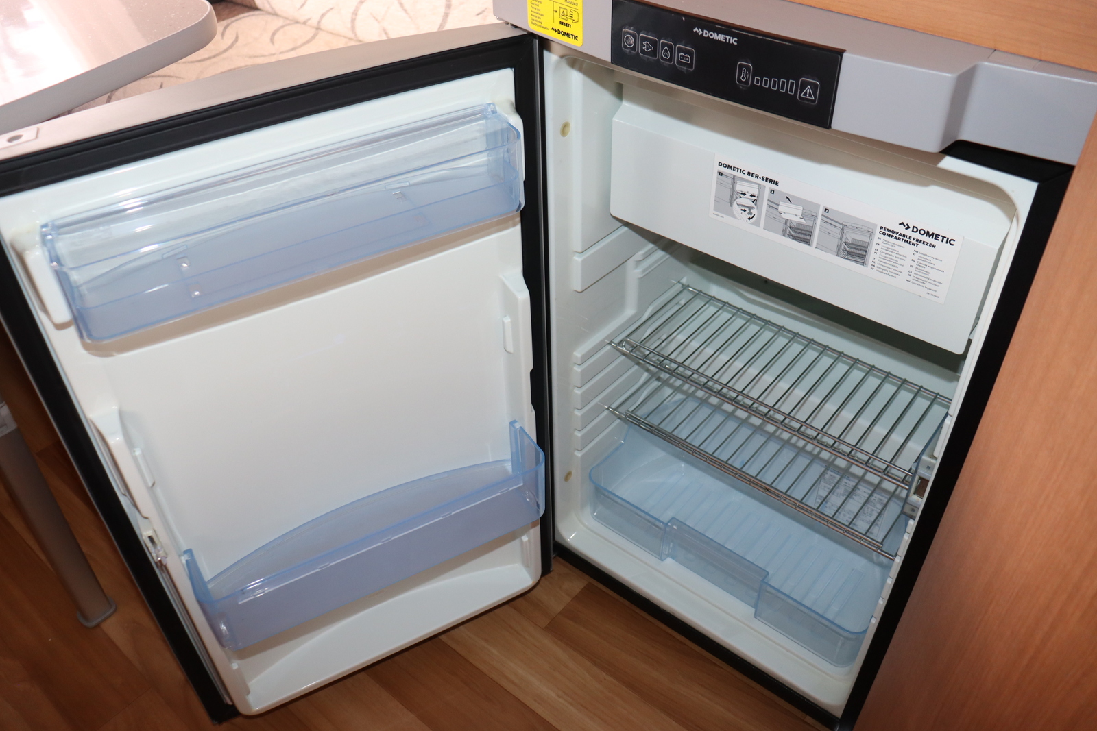 キャンピングカートレーラー