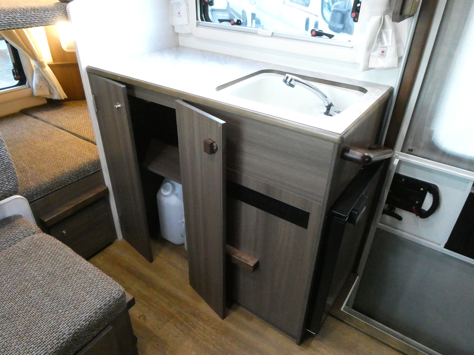 キャンピングカーキャブコン