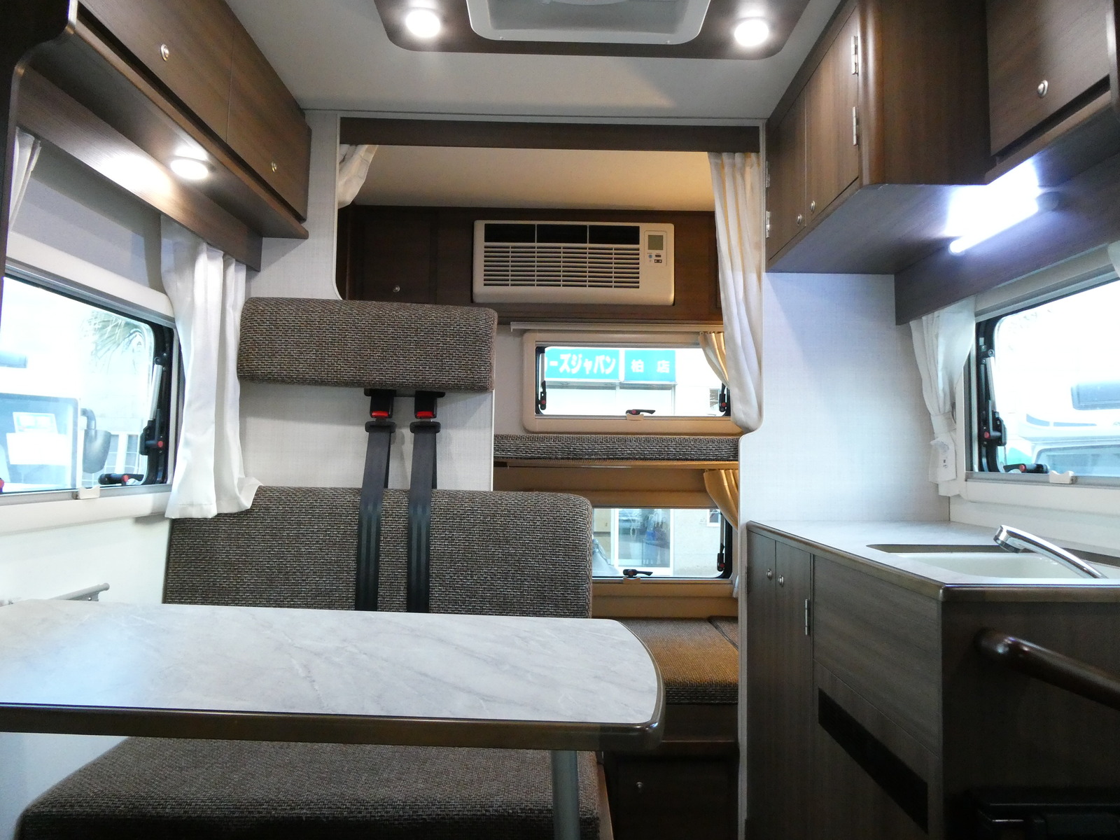 キャンピングカーキャブコン