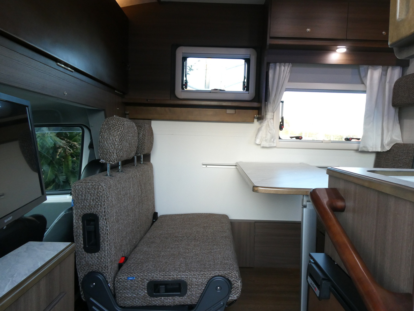 キャンピングカーキャブコン