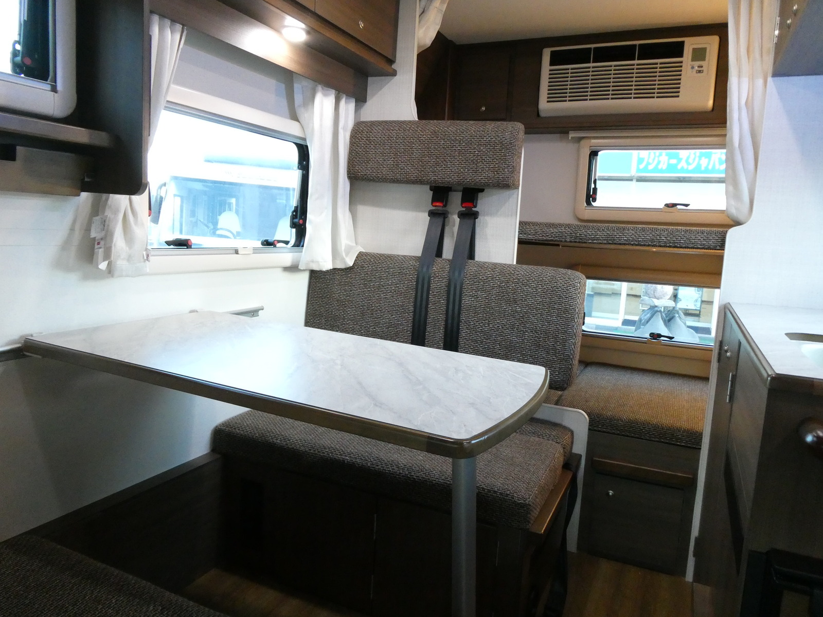 キャンピングカーキャブコン