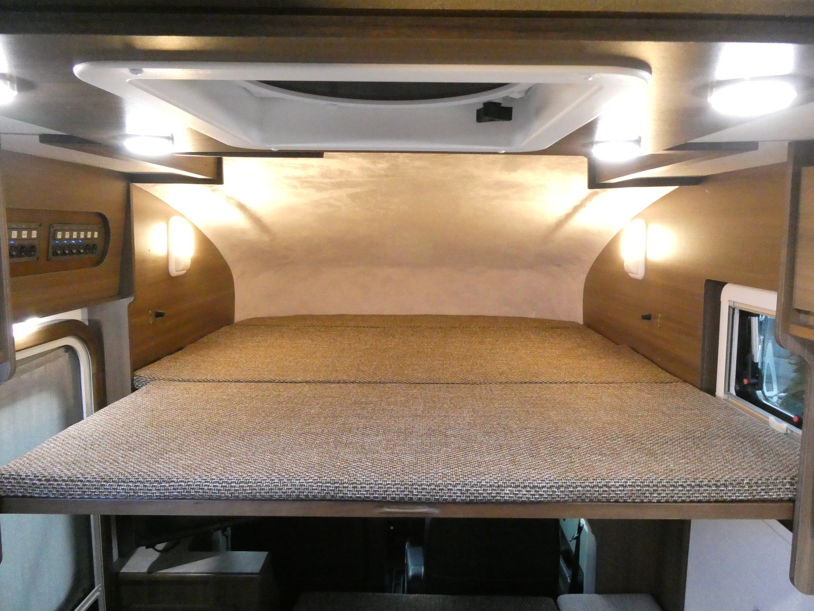 キャンピングカーキャブコン