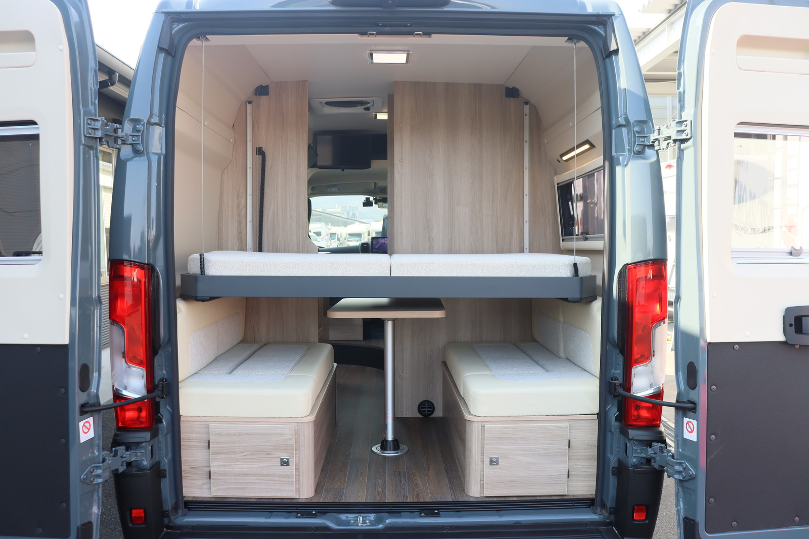 キャンピングカーバンコン